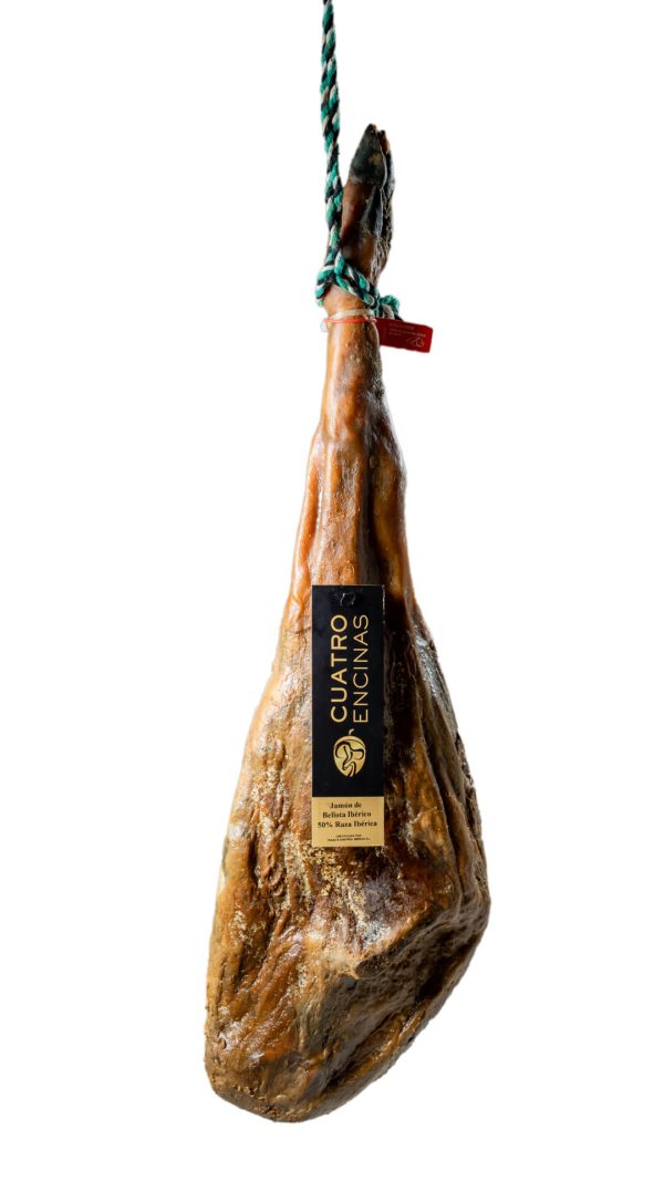 Jamón Ibérico de Bellota 50% Cuatro Encinas, elaborado en la dehesa extremeña con curación tradicional y sabor gourmet premium.